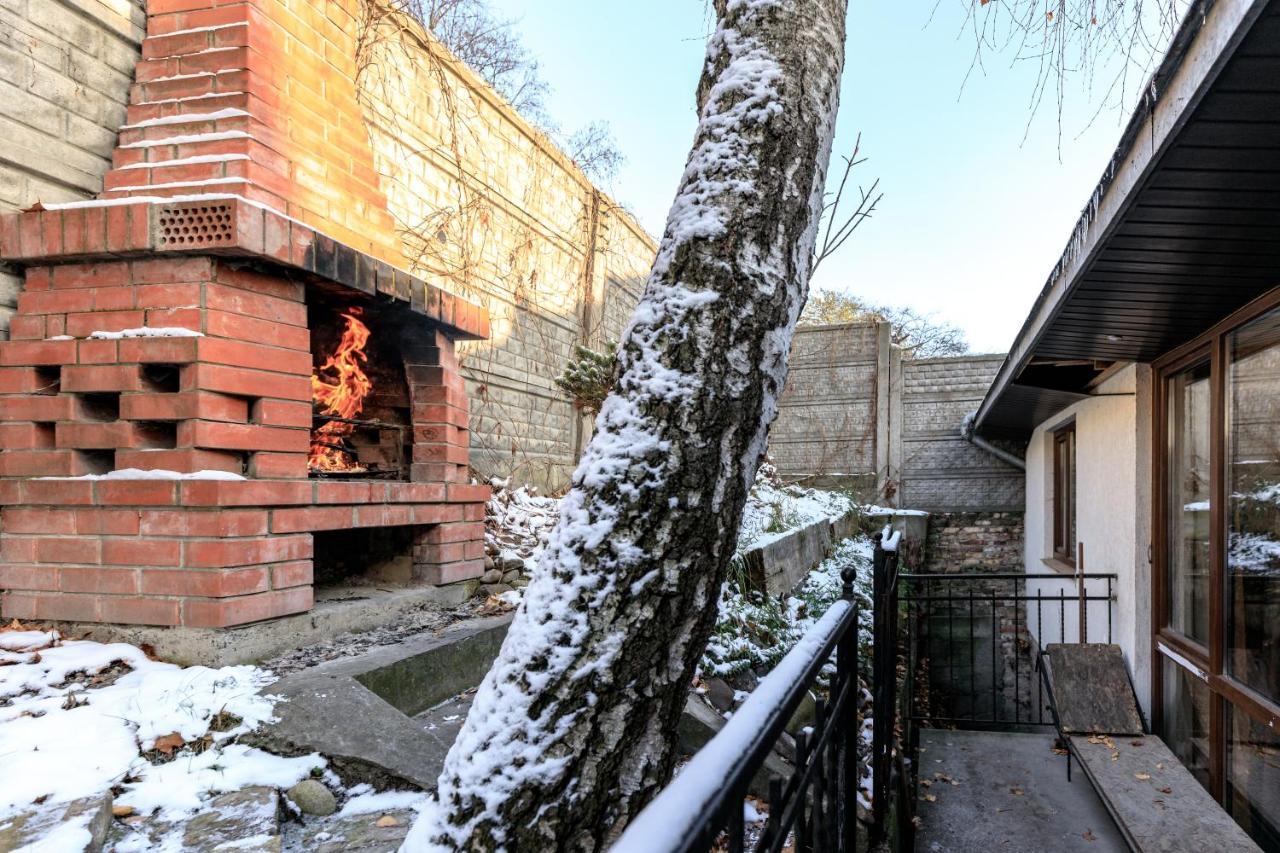 Mangal And Terrace In Center Apartment リヴィウ エクステリア 写真