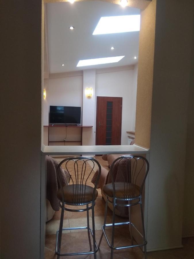 Mangal And Terrace In Center Apartment リヴィウ エクステリア 写真